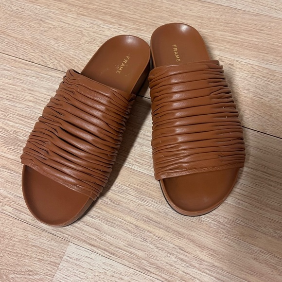 FRAME Le Reese Slides in Rushed Tobacco - Picture 3 of 8